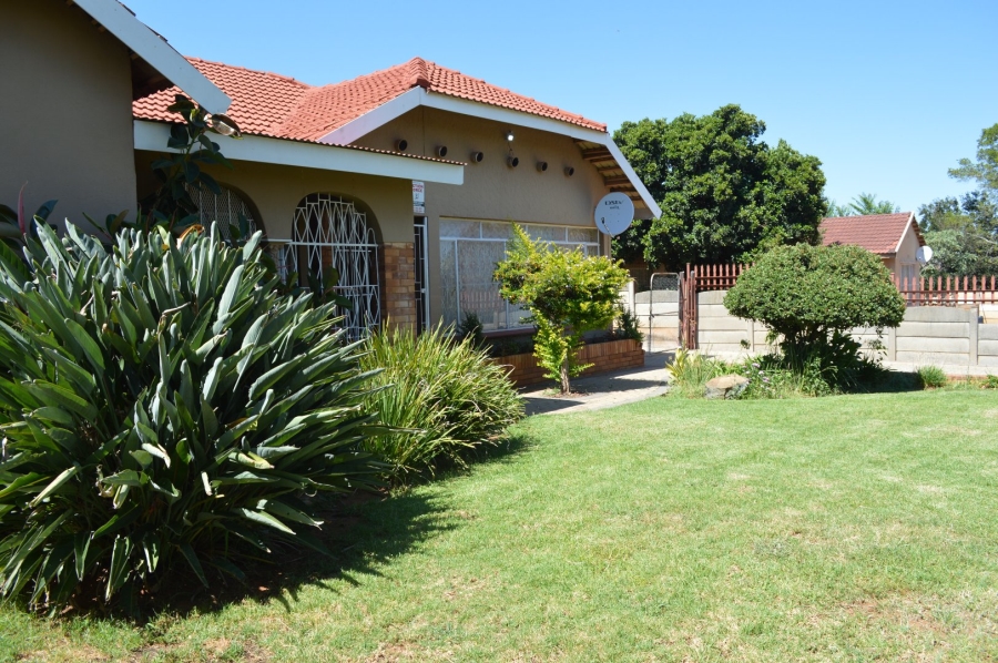 4 Bedroom Property for Sale in Roosheuwel North West